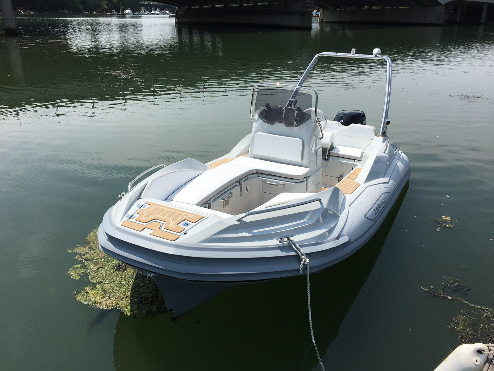 ZAR 49 Sport Luxury on the water